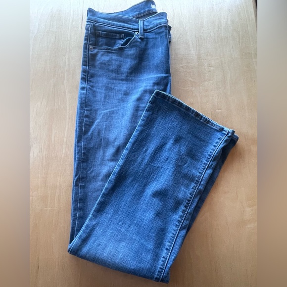 Levi’s Classic Fit Bootcut Jeans. - Picture 3 of 7